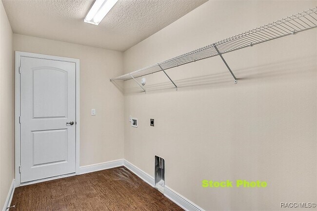 Building Photo - 1155 S Brookfield Dr