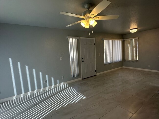 Building Photo - Las Vegas 2 bedroom condo for rent.