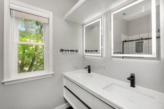 Building Photo - 5818 Wescott Hills Way
