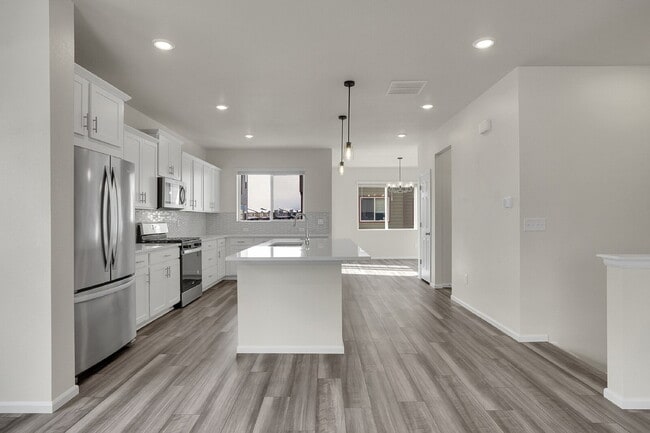 Building Photo - $3,330.95 with $300 off the first month's Rent - 4 Bedrooms, 3.5 Bathrooms, Townhouse in Broomfie...