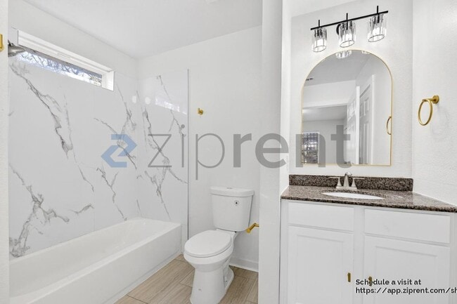 Building Photo - 3226 Navaro St