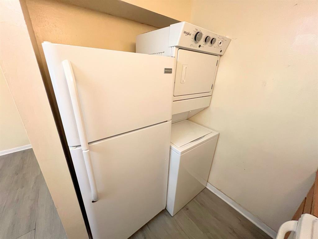 Building Photo - 843 Twin Lakes Dr