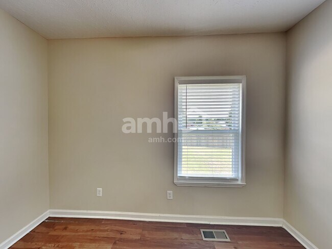 Building Photo - 210 Fox Hunt Ln