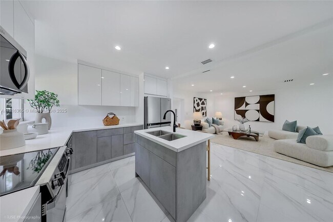 Building Photo - 871 NE 81st St