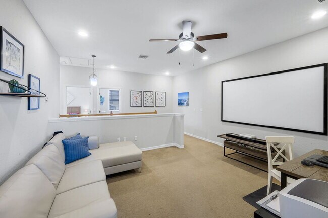 Building Photo - "Spacious 3-Bedroom Condo Retreat in Ester...