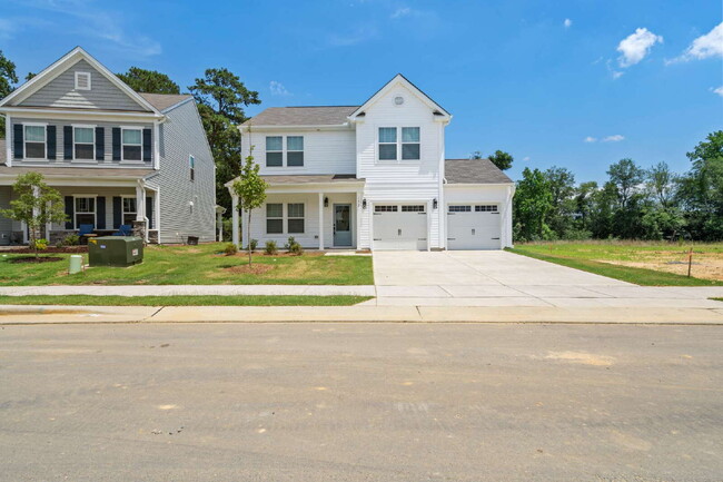 Building Photo - Experience Modern Comfort: Spacious 4-Bedr...