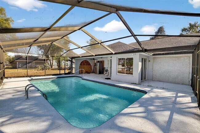 Building Photo - 15047 Woodbury Rd