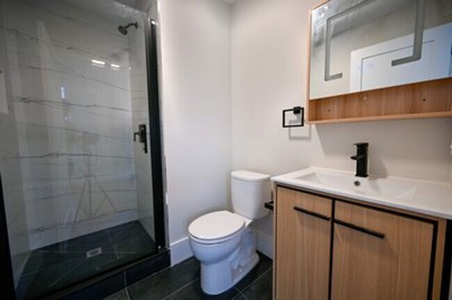 Building Photo - Amazing one bed in Bay village.... Steps away from chinatown....