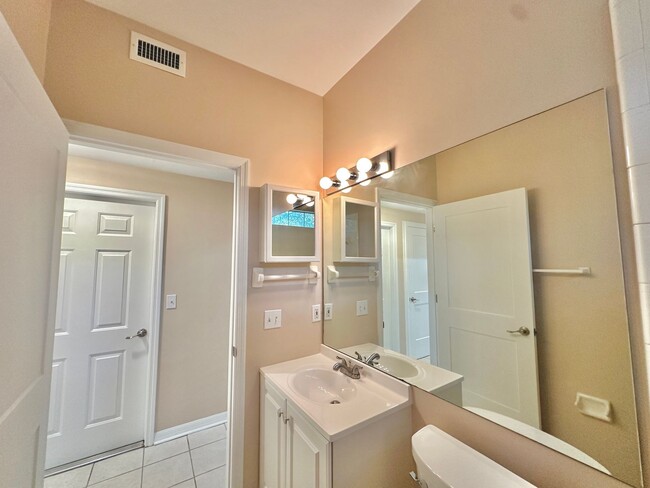 Building Photo - Beautifully Updated 2BR/2BA Corner Lot Home in Mill Pond – Monticello