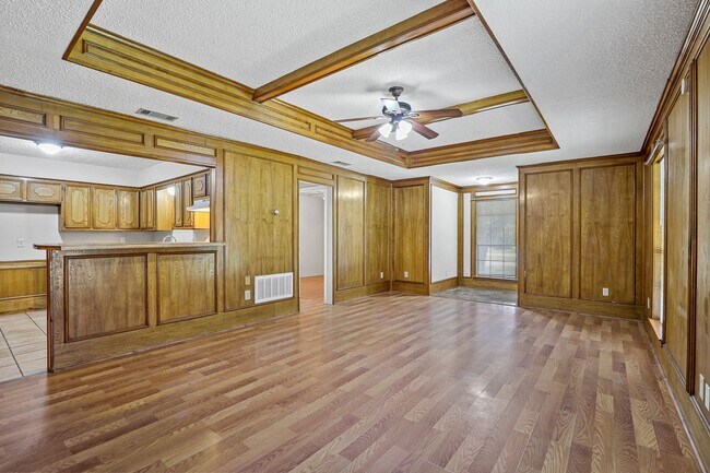 Building Photo - 219 E Pritchard Ln