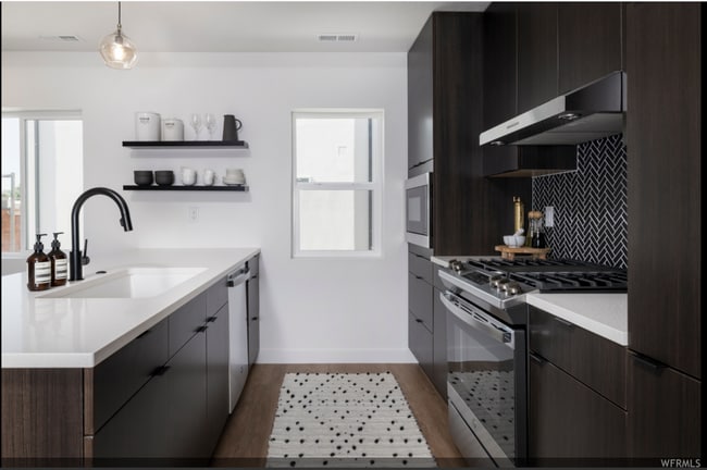 Building Photo - 1660 S Major St