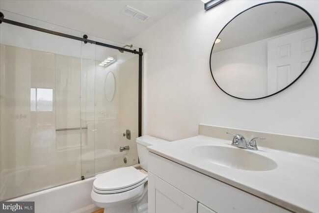 Building Photo - 3800 Powell Ln