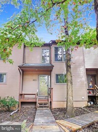 Building Photo - Red Oak