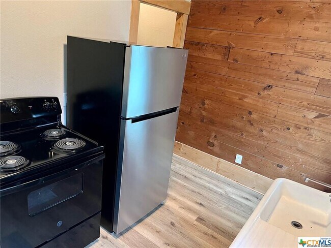 Building Photo - 409 S Pumphrey St