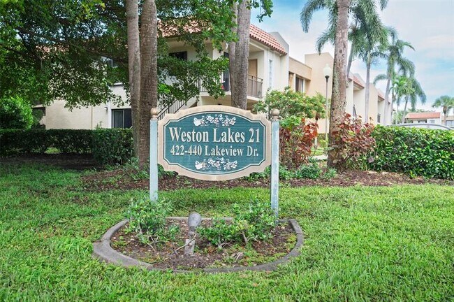Building Photo - 434 Lakeview Dr
