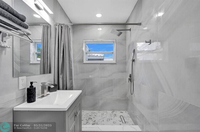 Building Photo - 824 S 20th Ave