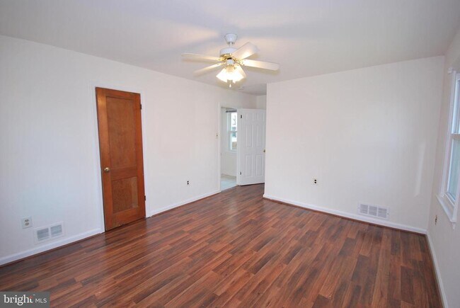 Building Photo - 5028 Nantucket Rd