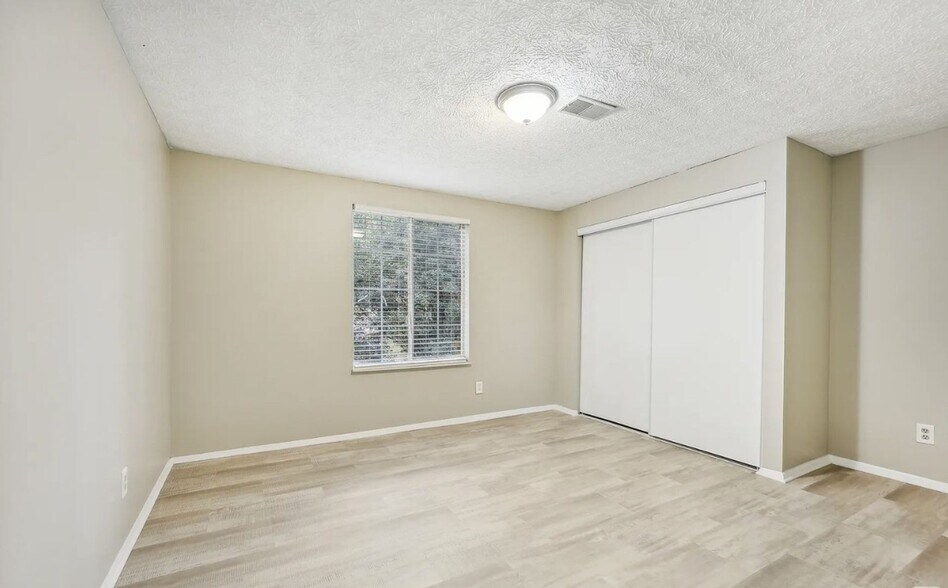 Building Photo - 2080 Singer Way