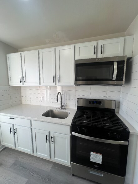 Primary Photo - 676 Park Ave