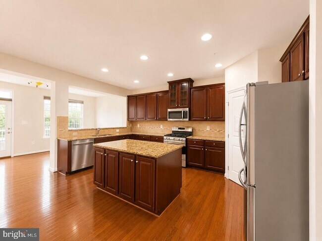 Building Photo - 22605 Winding Woods Way