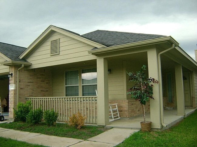 Building Photo - 19754 Cozy Cabbin Dr