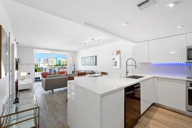 Building Photo - 345 Ocean Dr