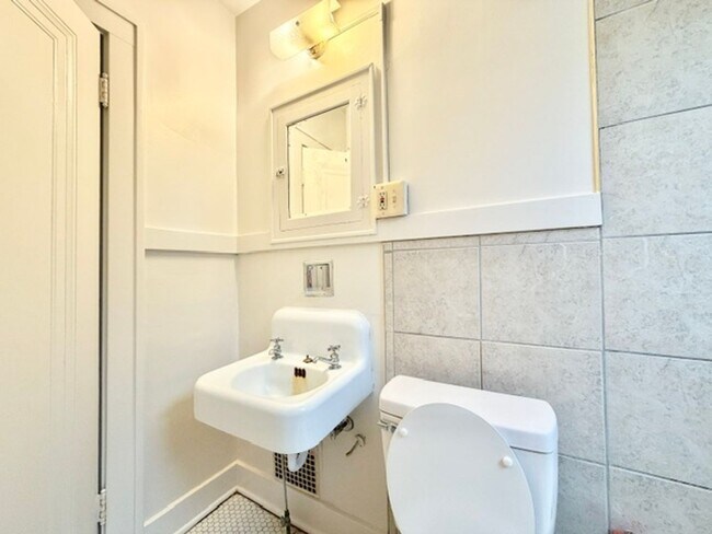 Building Photo - 1623 Norris Pl