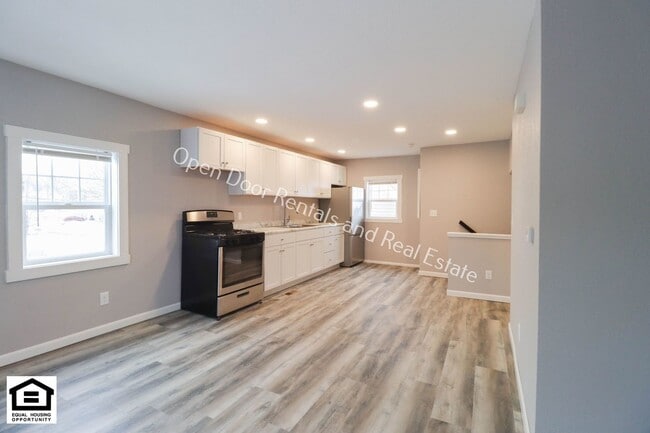 Building Photo - 506 5th St
