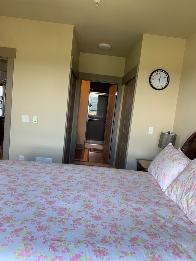 Building Photo - 1840 25th Ave NE