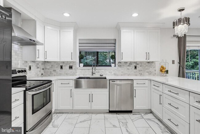 Building Photo - 6103 Triangle Dr
