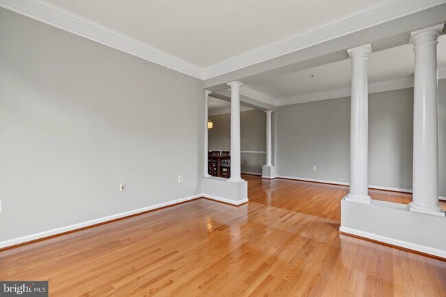 Building Photo - 5256 Bessley Pl