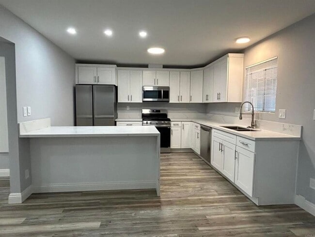 ***Available Now*** 4 bedroom, 2 bath hom... - ***Available Now***  4 bedroom, 2 bath hom...