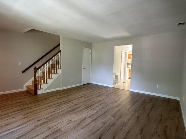 Building Photo - 7 Candlestick Ct