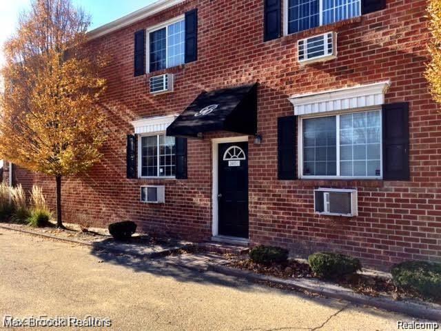 Building Photo - 2405 Torquay Ave