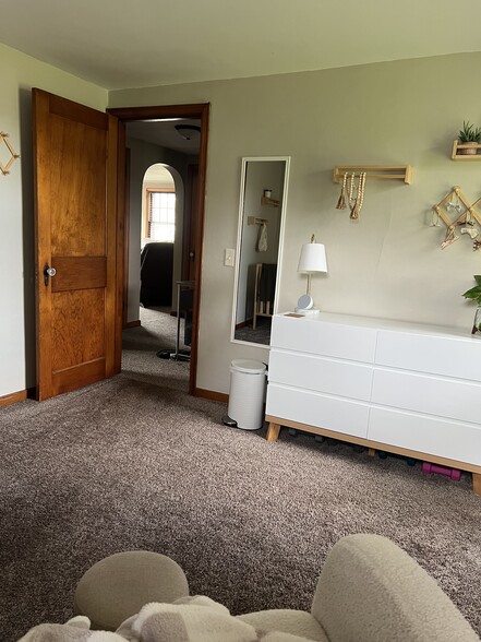 2nd Bedroom - 1004 Desnoyer St