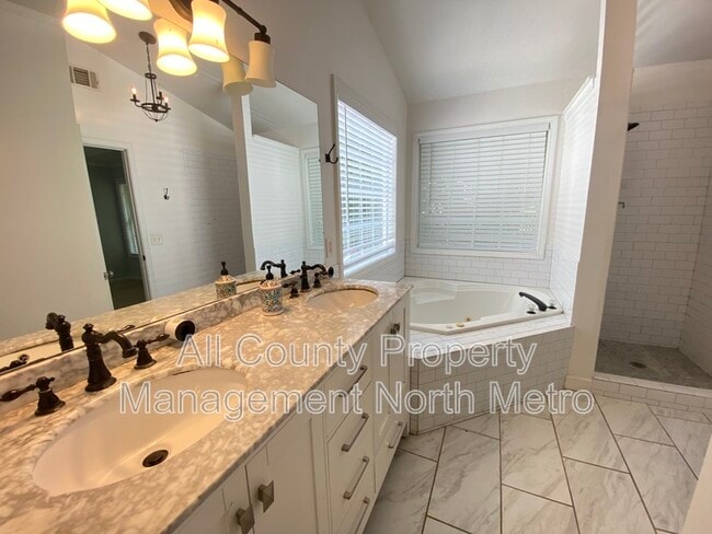 Building Photo - 10915 Kimball Crest Dr
