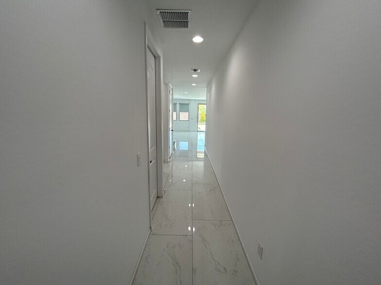 Building Photo - 2323 E Harwell Rd