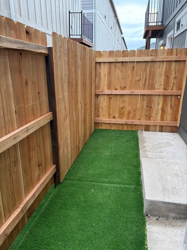 Building Photo - 7861 Houston Lp