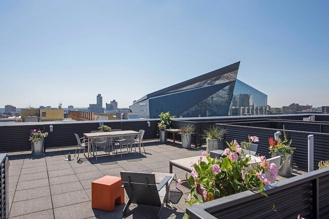 Building Photo - 250 Park Ave