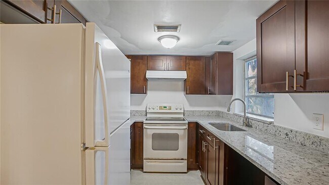 Building Photo - 5219 Bonnie Brae Cir