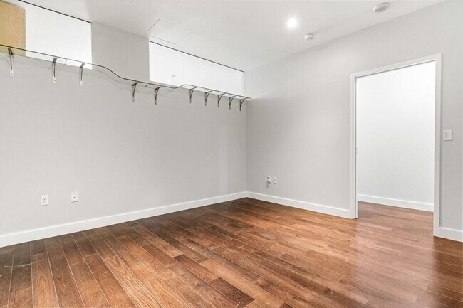 Building Photo - 43 Westland Ave