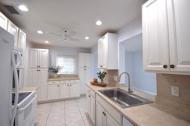 Building Photo - 2095 SW 13th Terrace