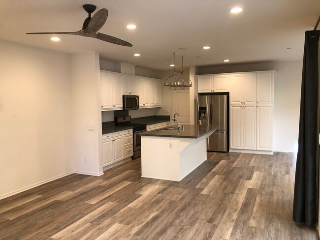 Building Photo - Beautiful 4 Bed 3 Bath Home In Harmony Gro...