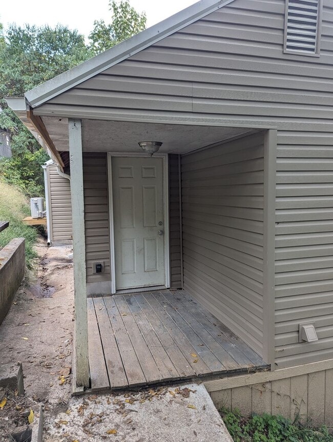 Building Photo - Remodeled 2 bedroom 1.5 bath home.