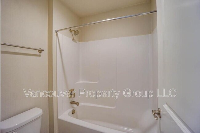 Building Photo - 2904 NE 161st Ct
