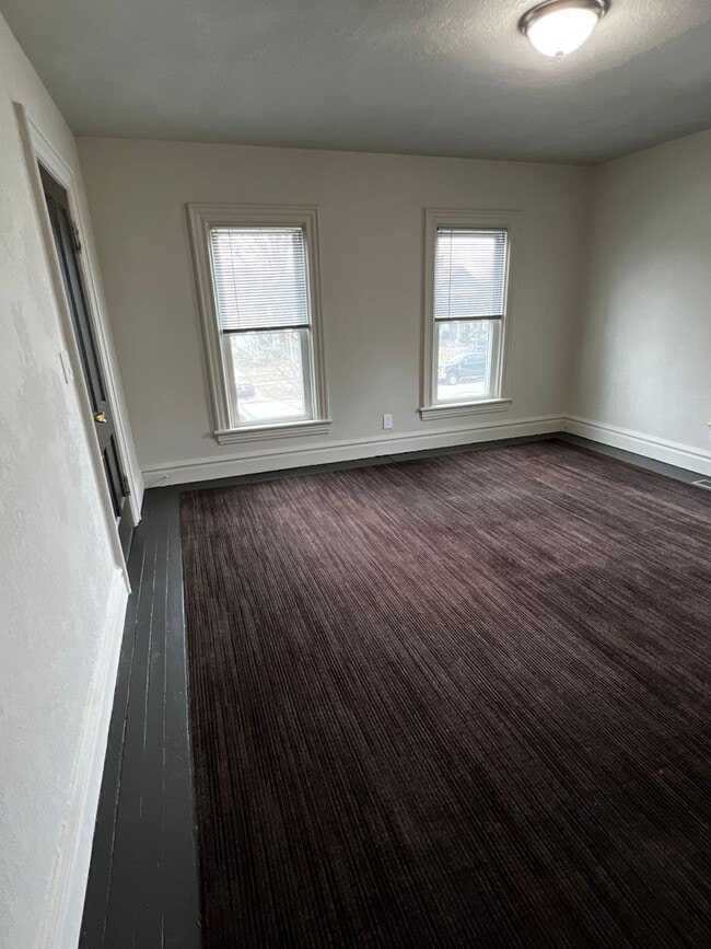 Building Photo - 1111 S Main St