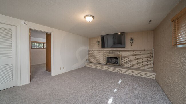 Building Photo - Charming Palmer Park Home - 4BR/3BA with F...