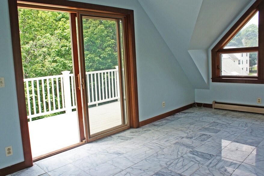 Dining Room - 264 N Pleasant St