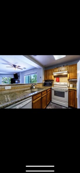 Building Photo - 3684 Iguana Dr