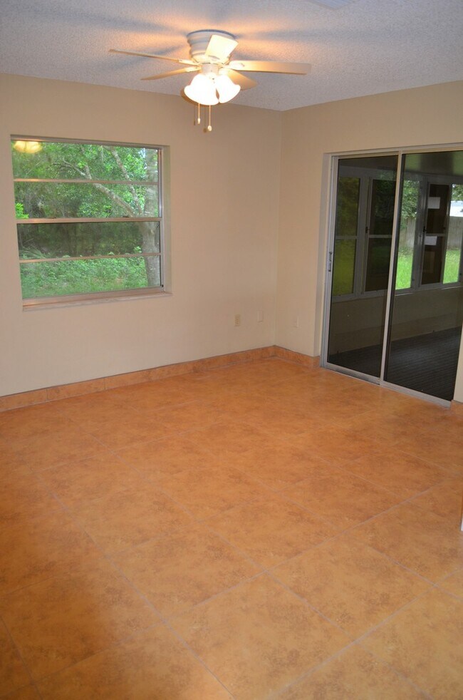 Building Photo - Beautiful Home in a Great Neighborhood!